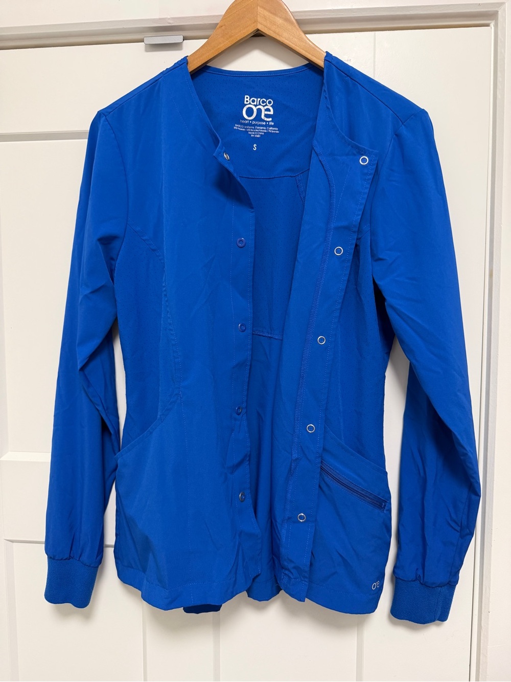 BARCO ONE SCRUB JACKET IN ROYAL BLUE